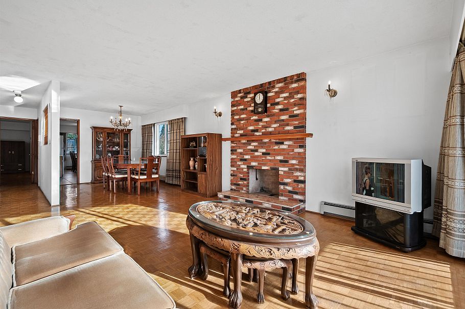 1181 E 24th Avenue Vancouver, BC - 9