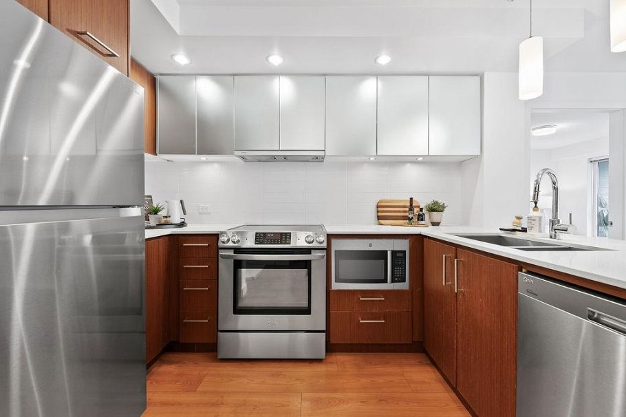 304 221 E 3rd Street North Vancouver, BC - 4