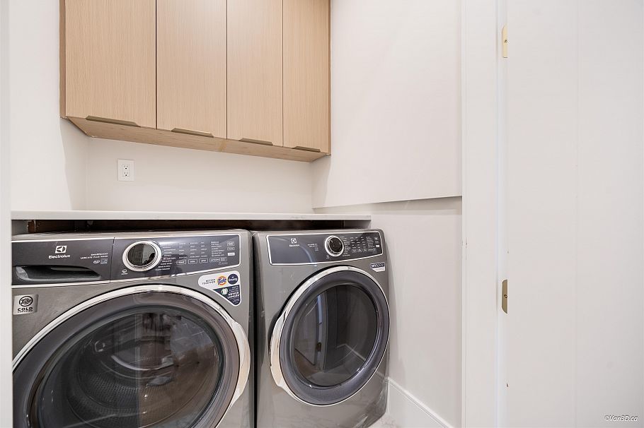 971 Adderley Street North Vancouver, BC - 30