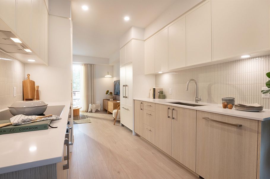 110 952 Lytton Street North Vancouver, BC - 2