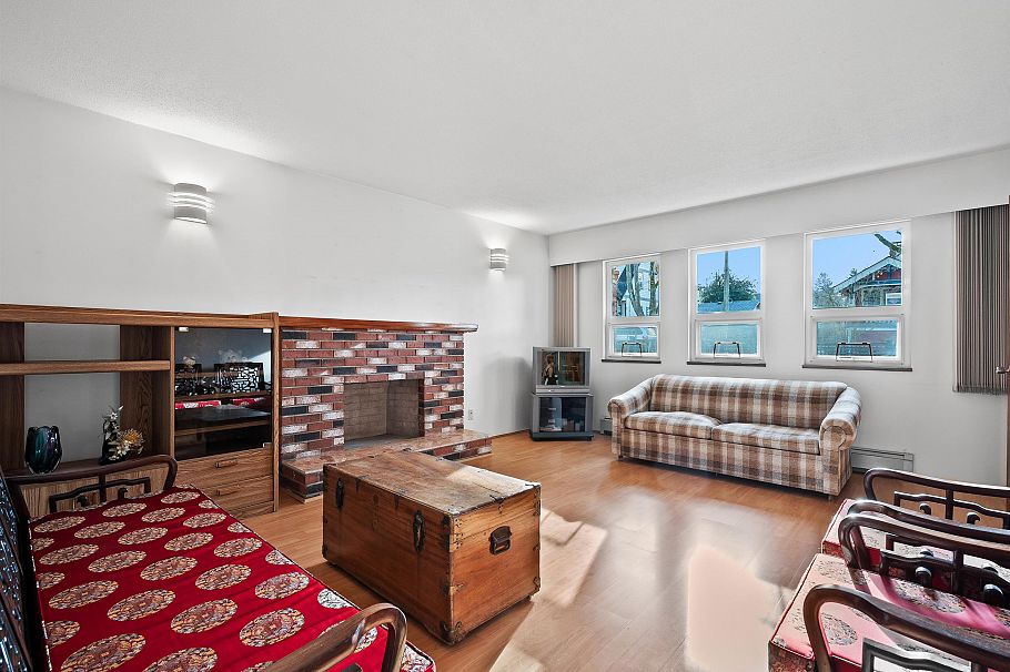 1181 E 24th Avenue Vancouver, BC - 25