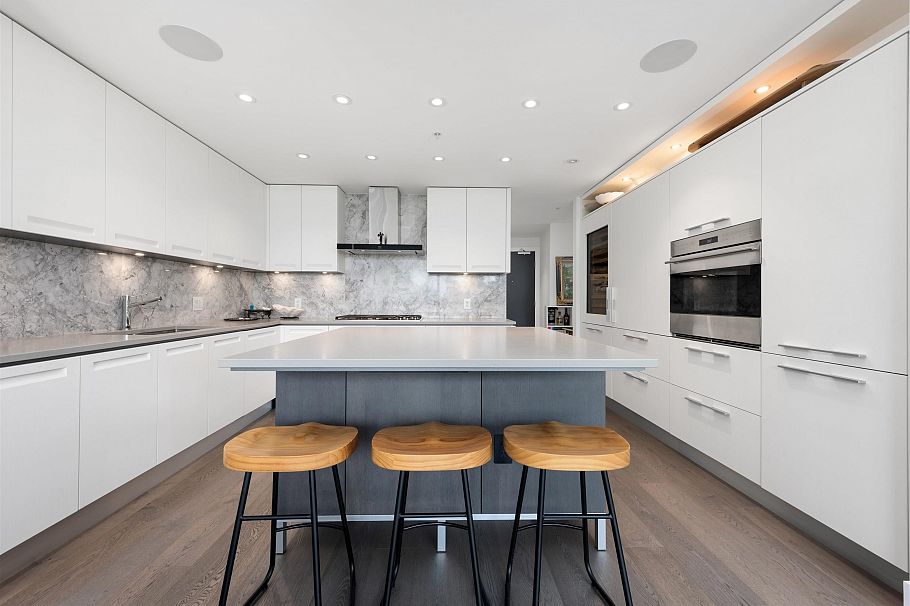 310 6333 W Boulevard Vancouver, BC - 1