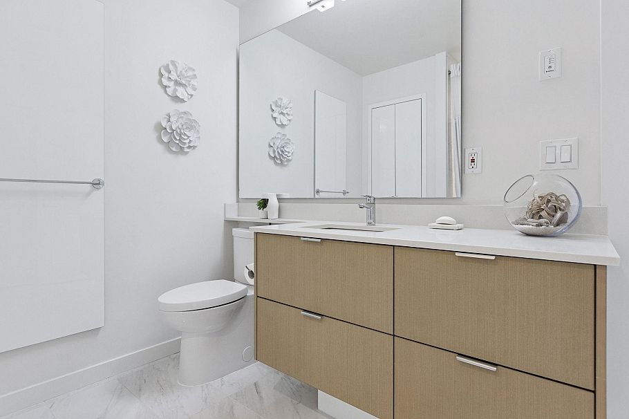 501 277 W 1st Street North Vancouver, BC - 11