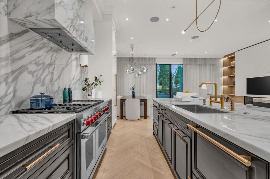 4454 W 4th Avenue Vancouver, BC - 18