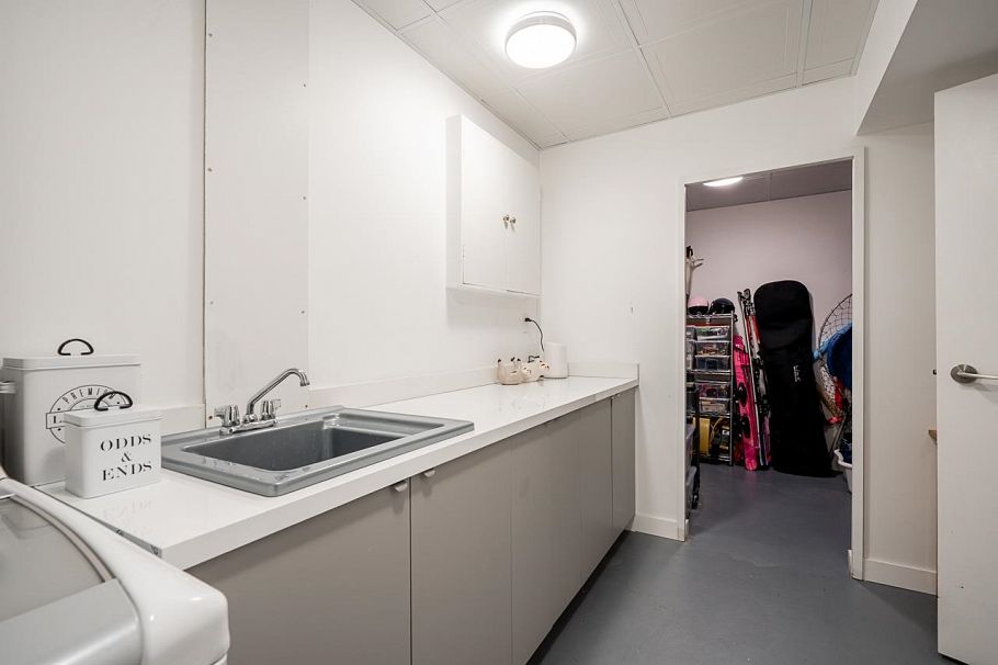 2076 Purcell Way North Vancouver, BC - 31