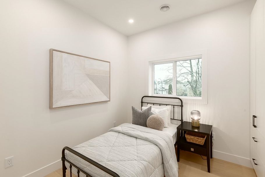 2 3506 E Pender Street Vancouver, BC - 14