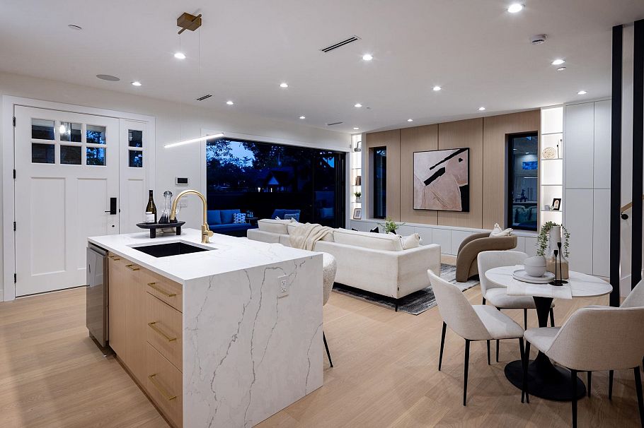 2307 E 3rd Avenue Vancouver, BC - 6