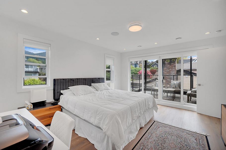 440 W Queens Road North Vancouver, BC - 33