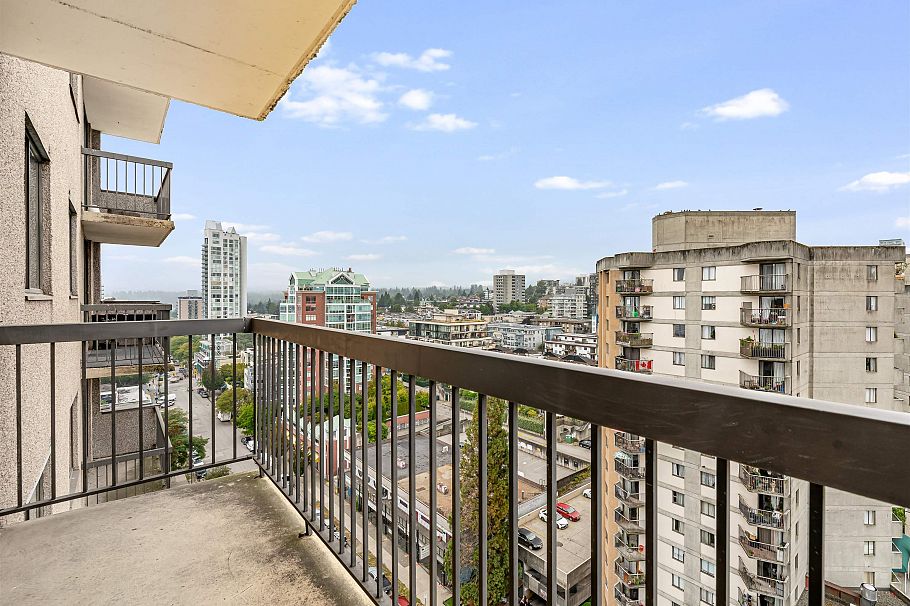 1605 145 St. Georges Avenue North Vancouver, BC - 29