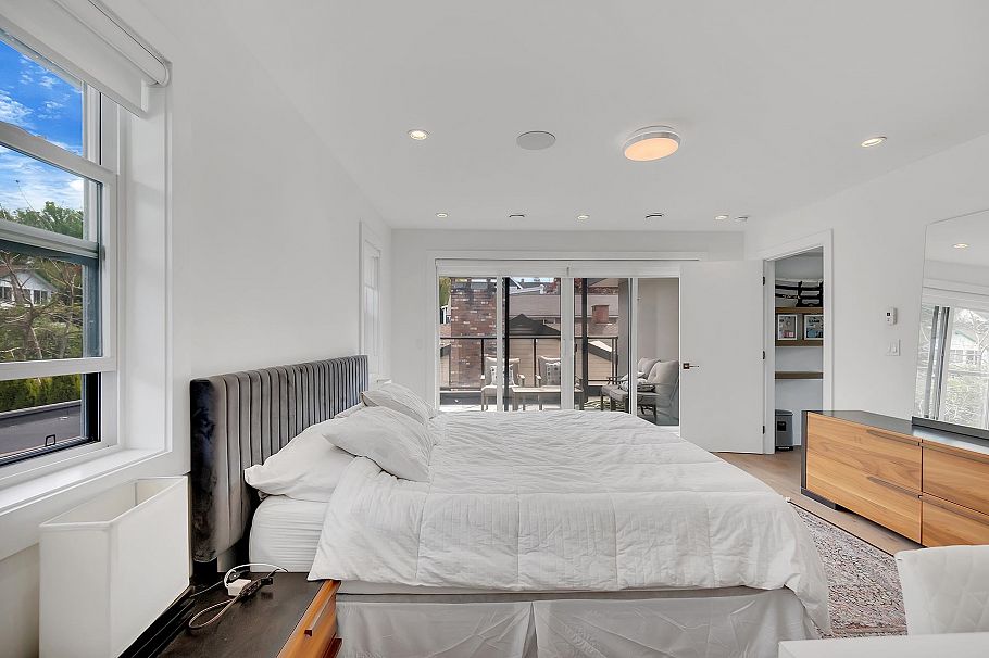 440 W Queens Road North Vancouver, BC - 24