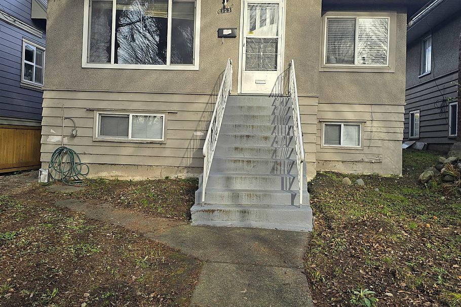 123 E 64th Avenue Vancouver, BC - 1