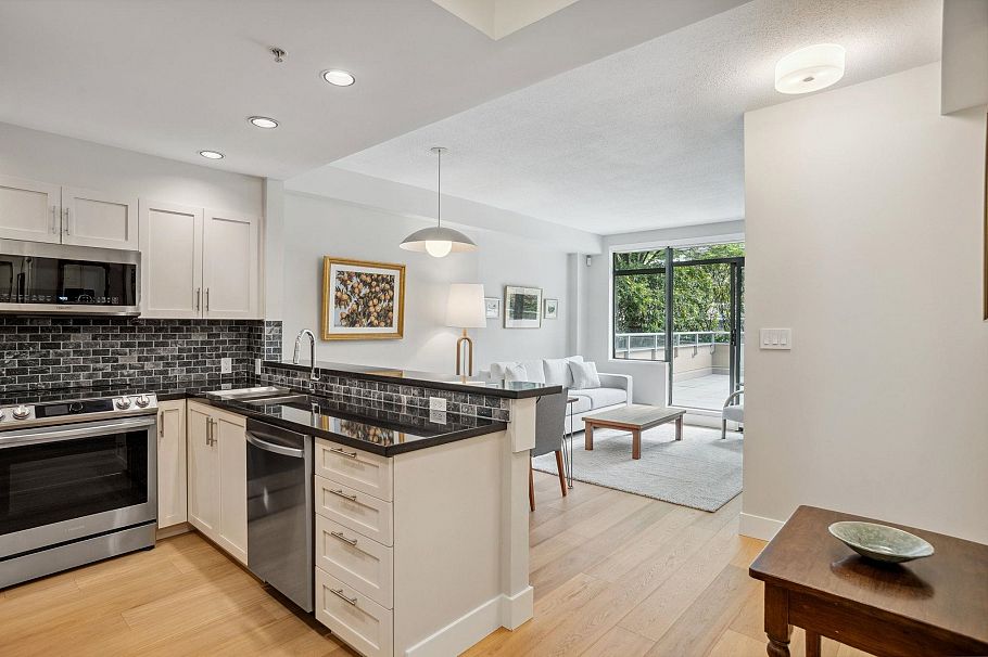 100 1688 Robson Street Vancouver, BC - 10