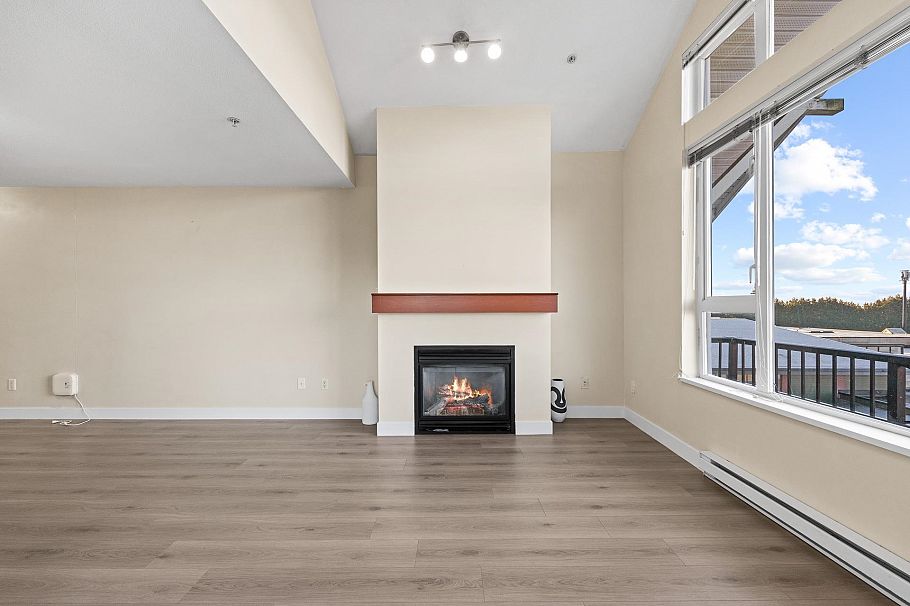 417 7089 Mont Royal Square Vancouver, BC - 12