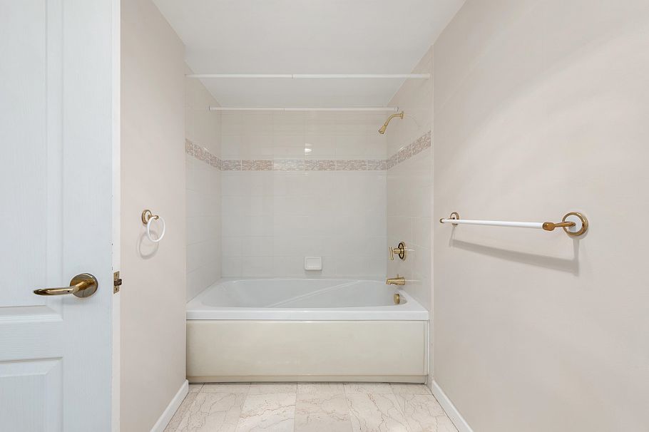 201 1788 W Georgia Street Vancouver, BC - 19