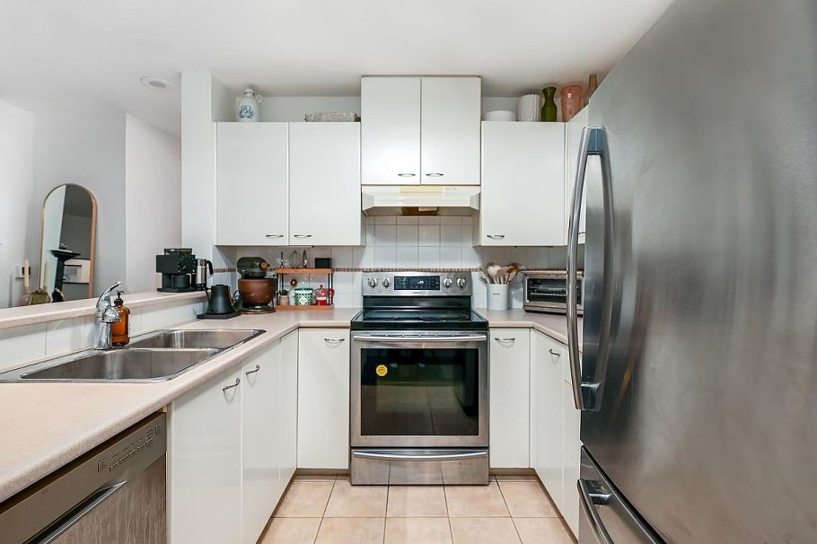 305 4425 Halifax Street Burnaby, BC - 9