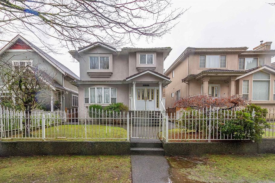 2468 E 4th Avenue Vancouver, BC - 1