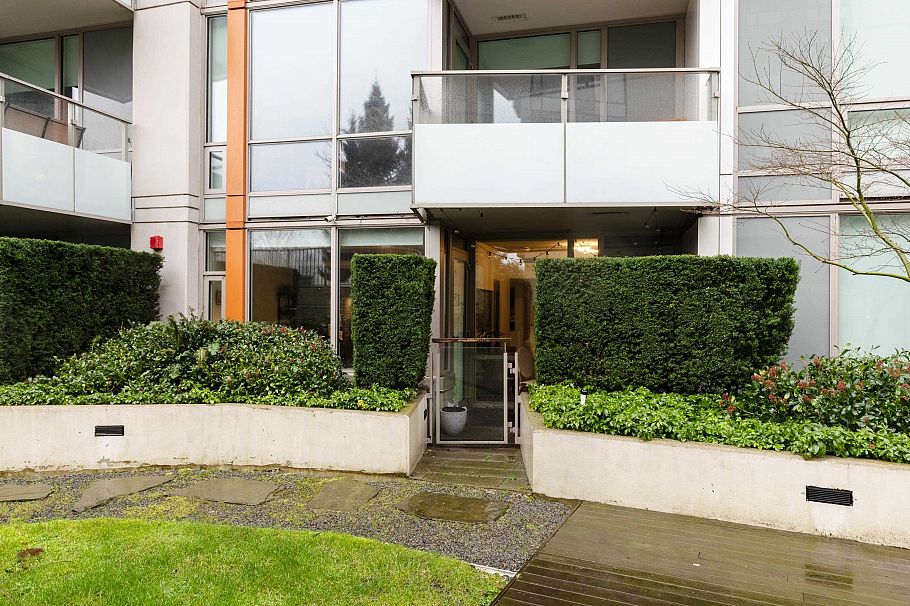 205 1550 Fern Street North Vancouver, BC - 18