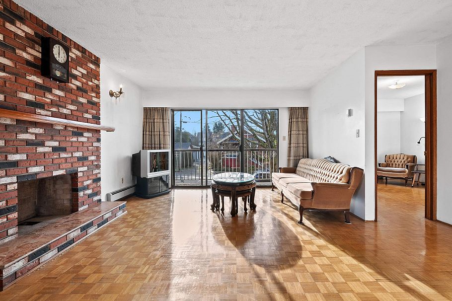 1181 E 24th Avenue Vancouver, BC - 6