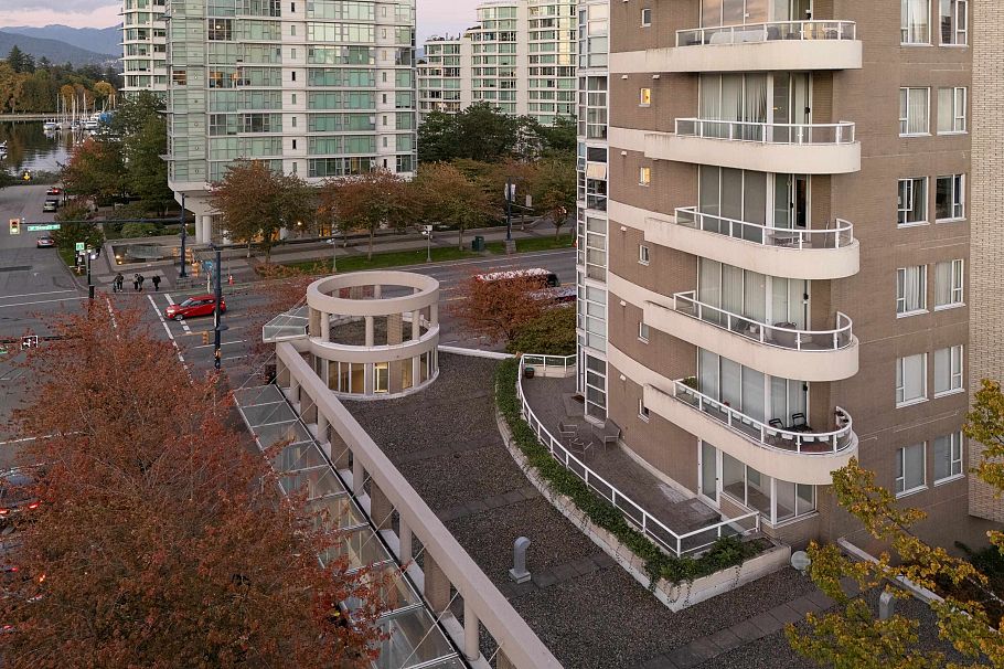 201 1788 W Georgia Street Vancouver, BC - 31