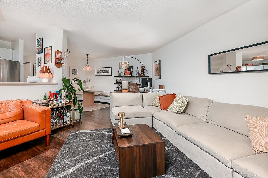 305 4425 Halifax Street Burnaby, BC - 2