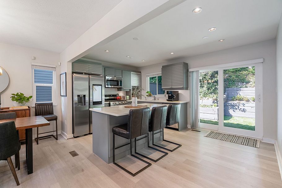 625 Seymour Court North Vancouver, BC - 11