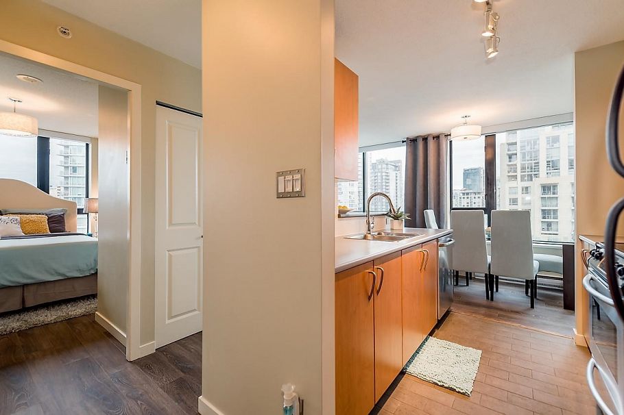 1801 1295 Richards Street Vancouver, BC - 10