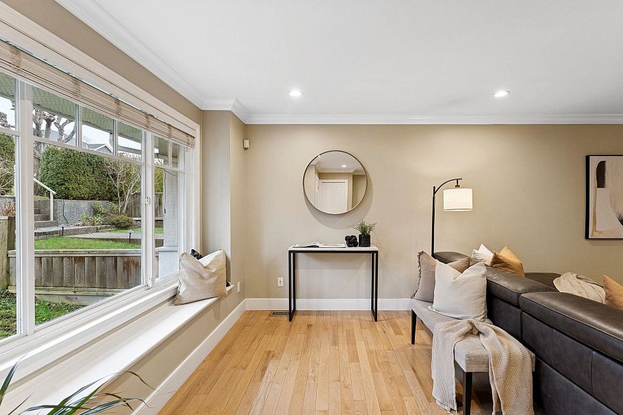 353 E 5th Street North Vancouver, BC - 4