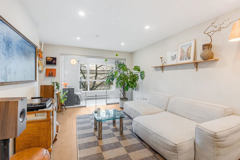 203 3456 Commercial Street Vancouver, BC - 1