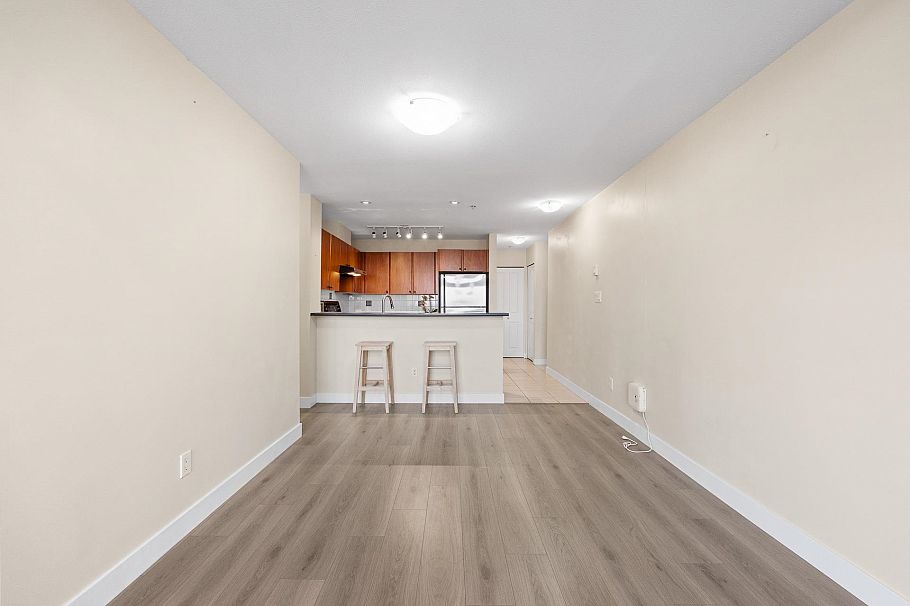 417 7089 Mont Royal Square Vancouver, BC - 14