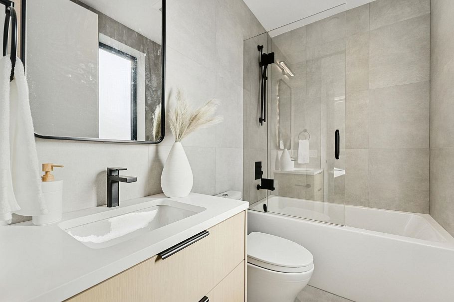 2 3036 W 14th Avenue Vancouver, BC - 14