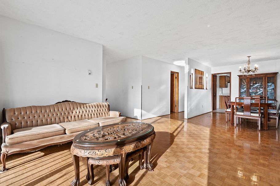 1181 E 24th Avenue Vancouver, BC - 8