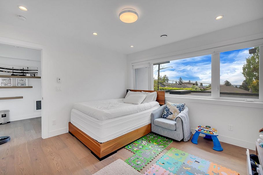 440 W Queens Road North Vancouver, BC - 31