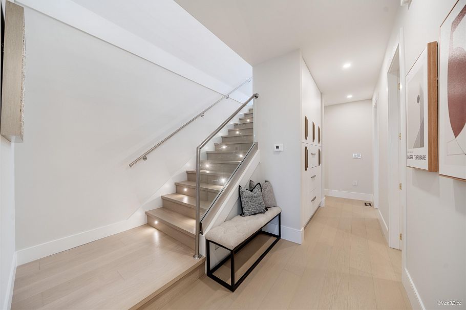 971 Adderley Street North Vancouver, BC - 19