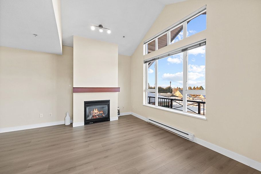 417 7089 Mont Royal Square Vancouver, BC - 3