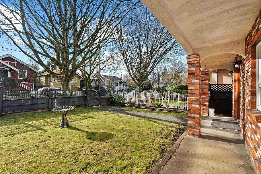 1181 E 24th Avenue Vancouver, BC - 34