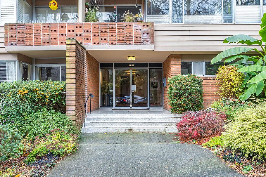 401 1315 Cardero Street Vancouver, BC - 2