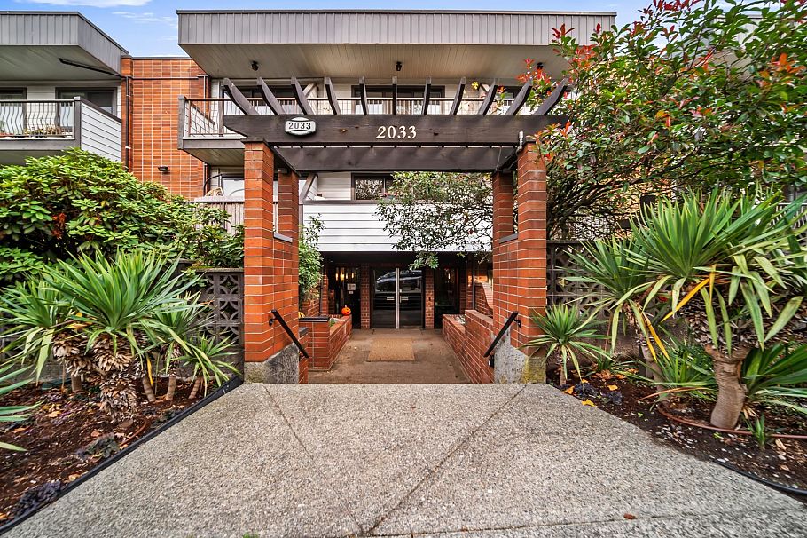 229 2033 Triumph Street Vancouver, BC - 2