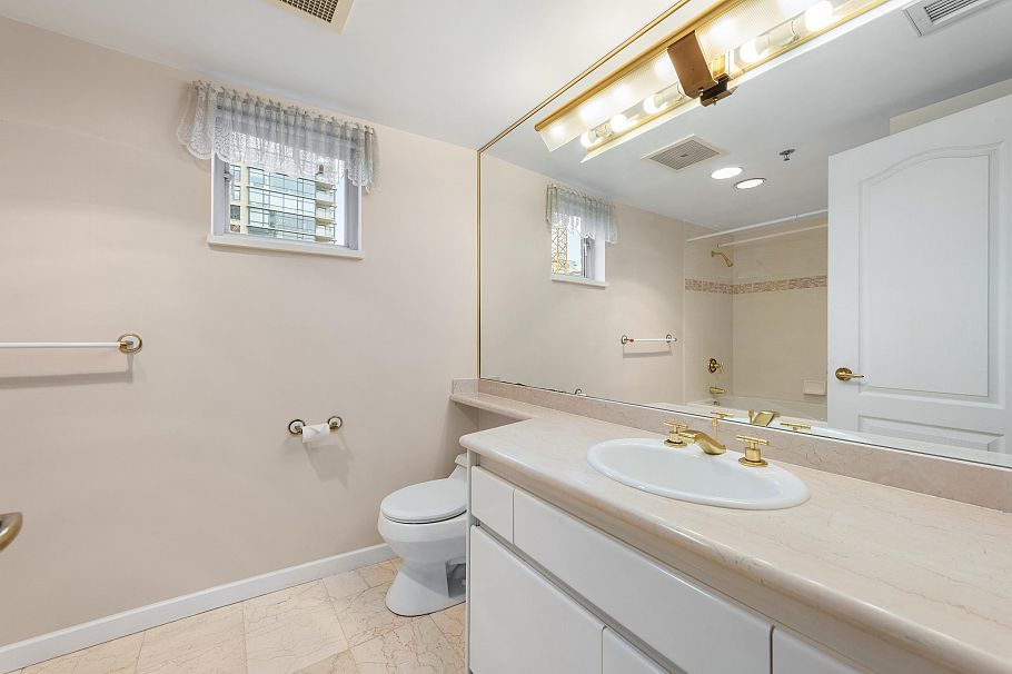 201 1788 W Georgia Street Vancouver, BC - 24