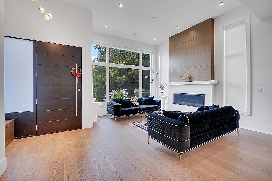 440 W Queens Road North Vancouver, BC - 12