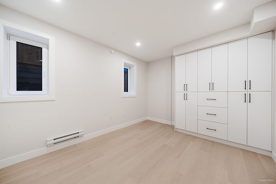 971 Adderley Street North Vancouver, BC - 34