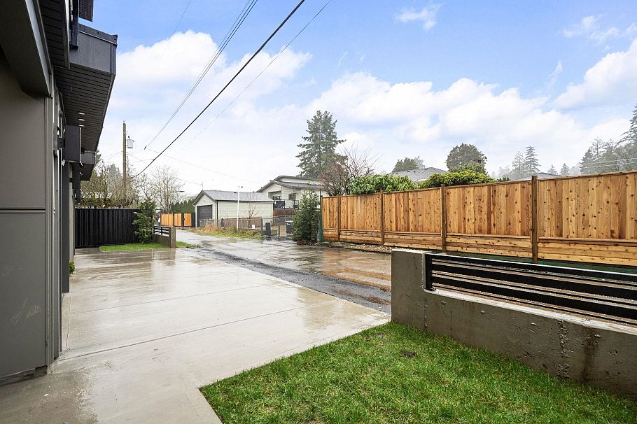 3 3881 Hurst Street Burnaby, BC - 32