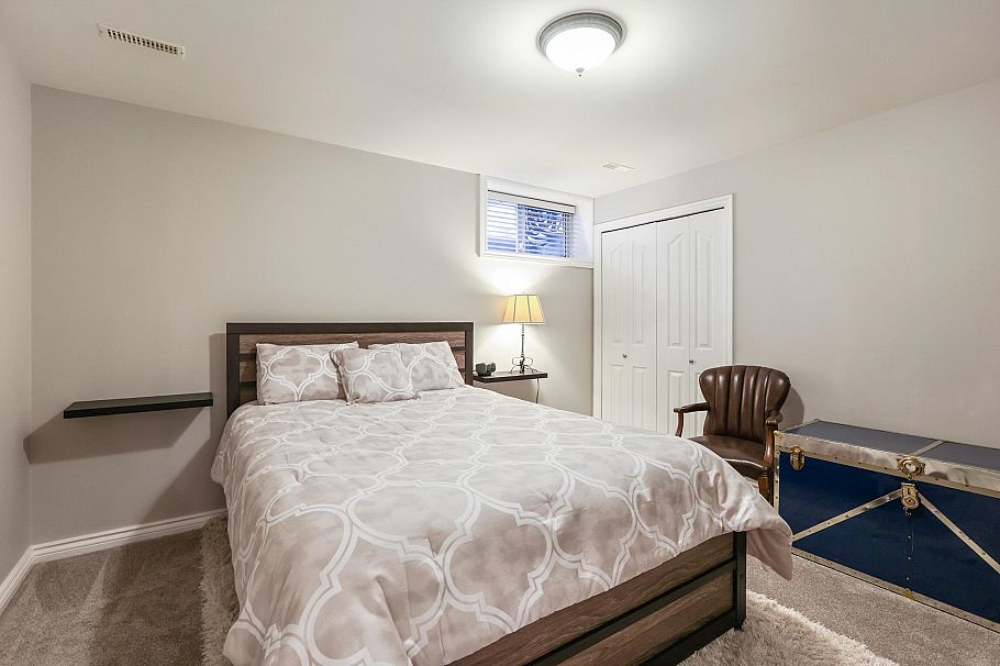 1076 Clements Avenue North Vancouver, BC - 22