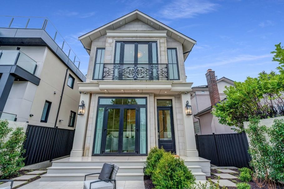 4454 W 4th Avenue Vancouver, BC - 2