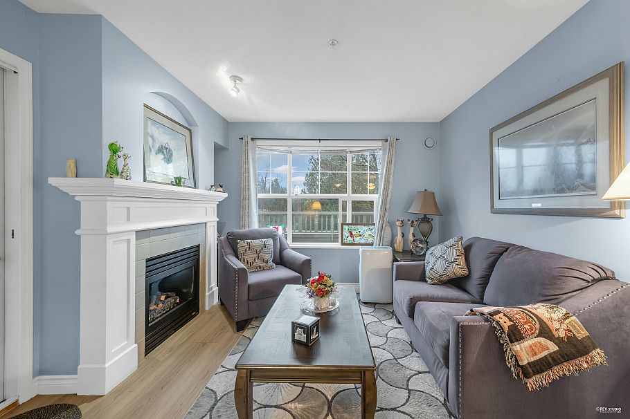 202 960 Lynn Valley Road North Vancouver, BC - 3