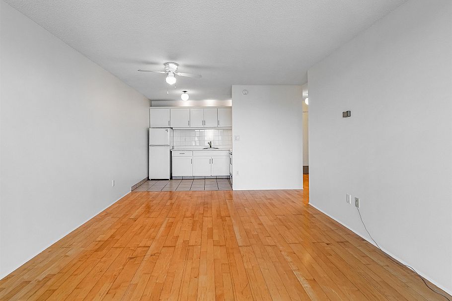 1605 145 St. Georges Avenue North Vancouver, BC - 9