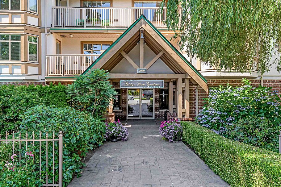 413 2059 Chesterfield Avenue North Vancouver, BC - 1