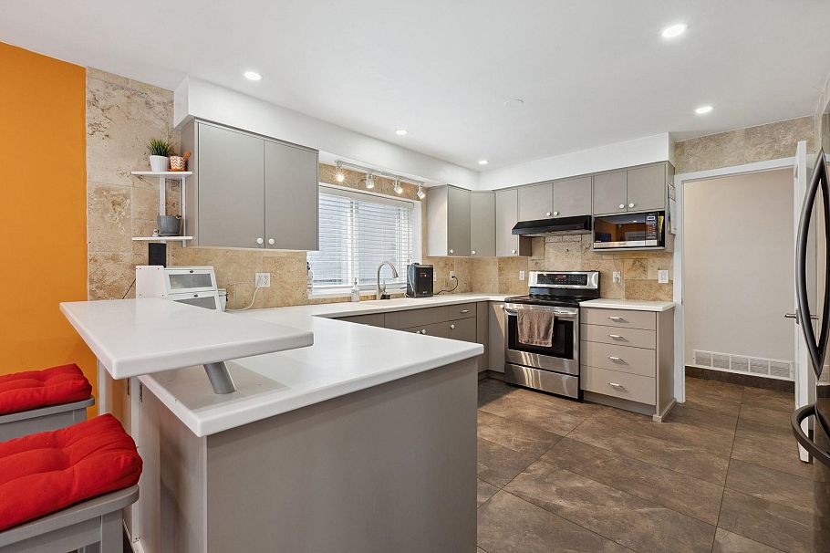 1501 Ostler Court North Vancouver, BC - 18