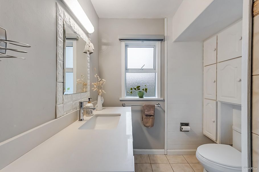 3020 Thorncliffe Drive North Vancouver, BC - 15