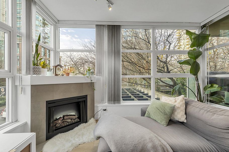 205 189 National Avenue Vancouver, BC - 4