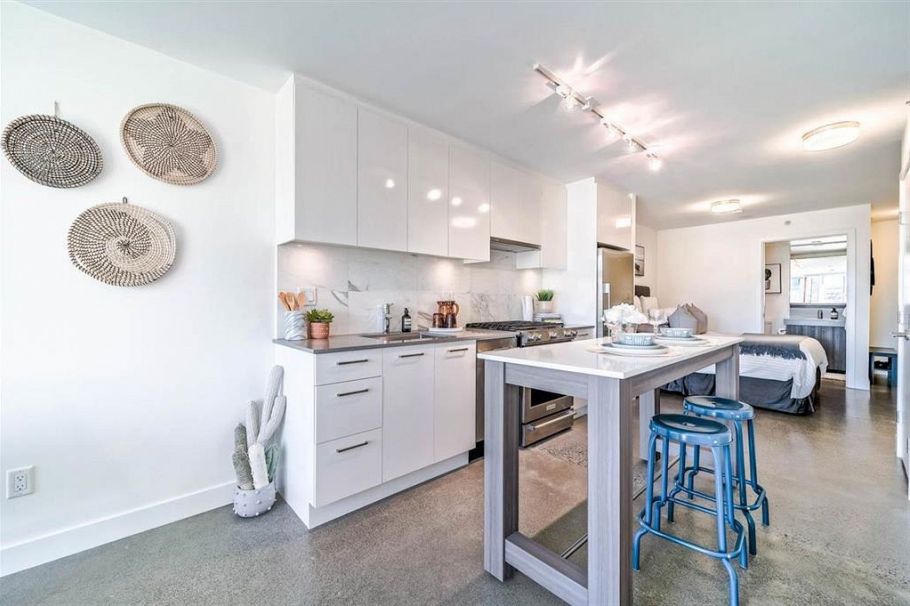 404 231 E Pender Street Vancouver, BC - 3